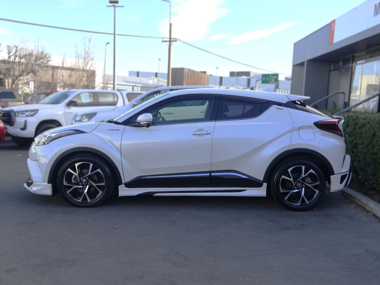 Vehicle image 4