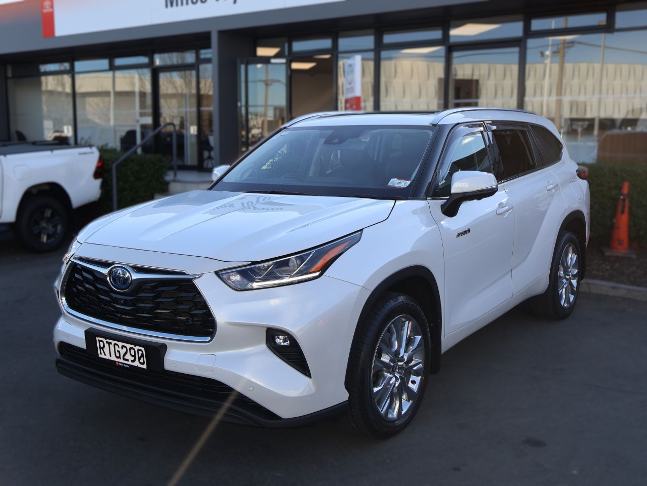 Vehicle image 3