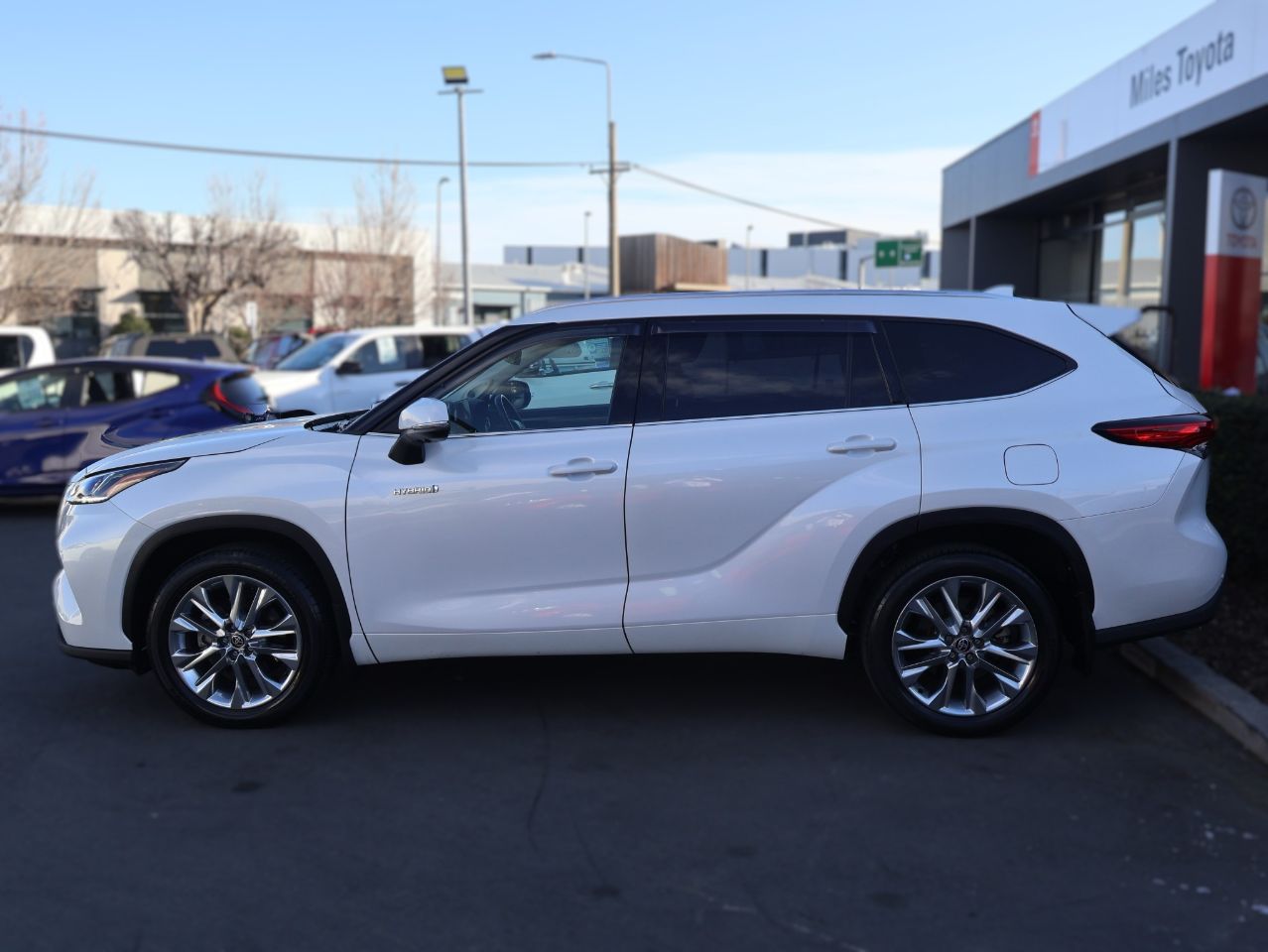 Vehicle image 4