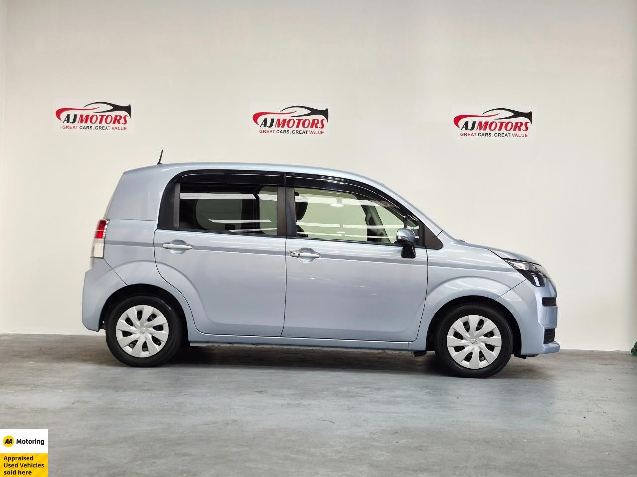 Vehicle image 3