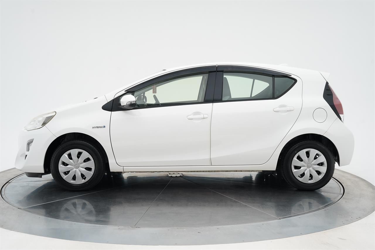 Vehicle image 4