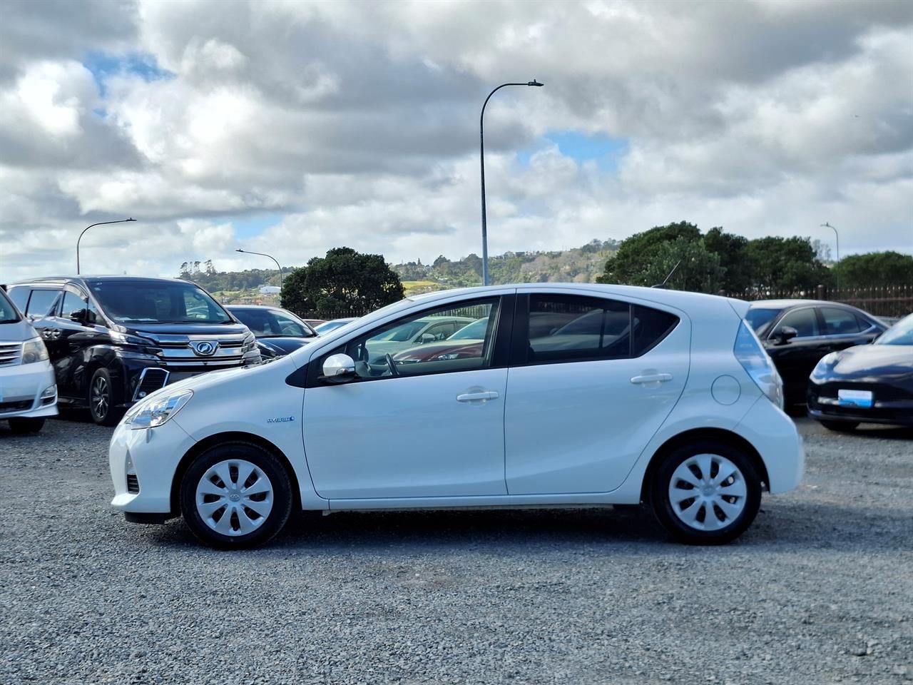 Vehicle image 4