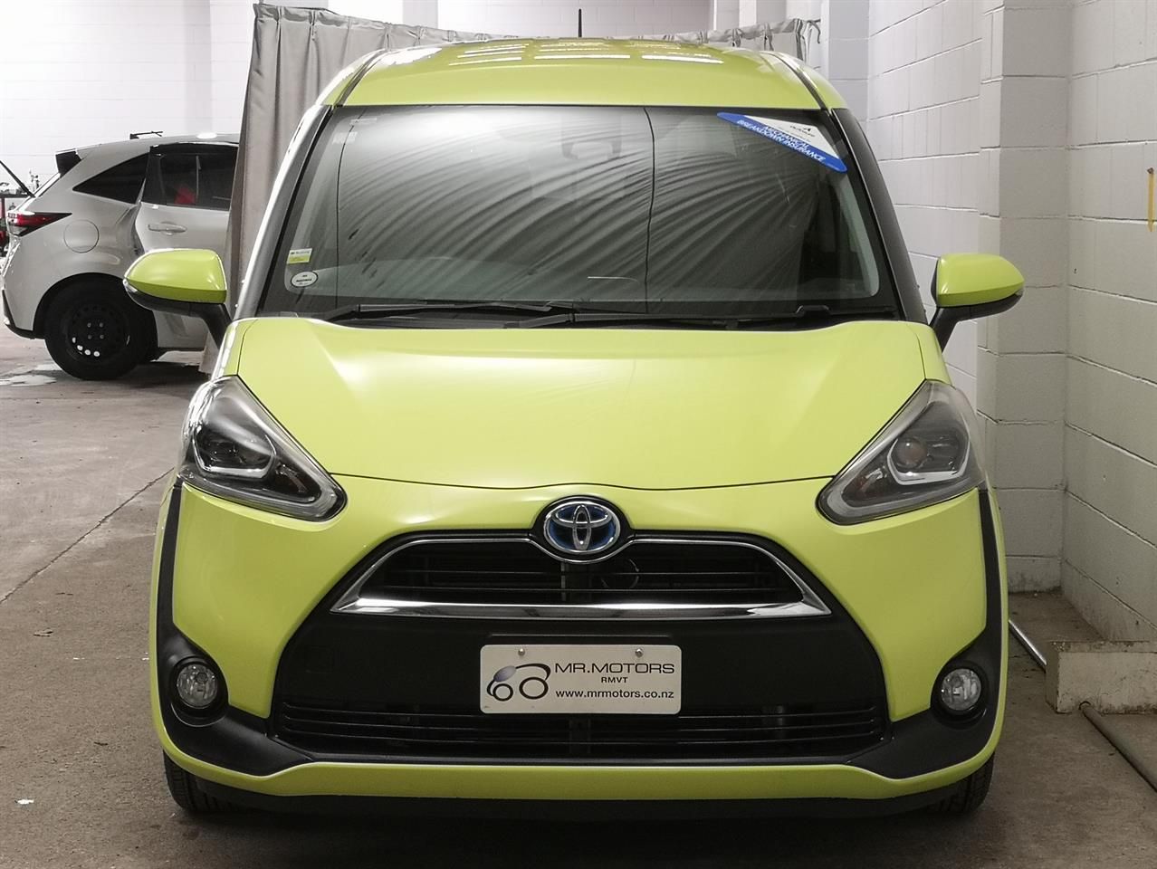 Vehicle image 4
