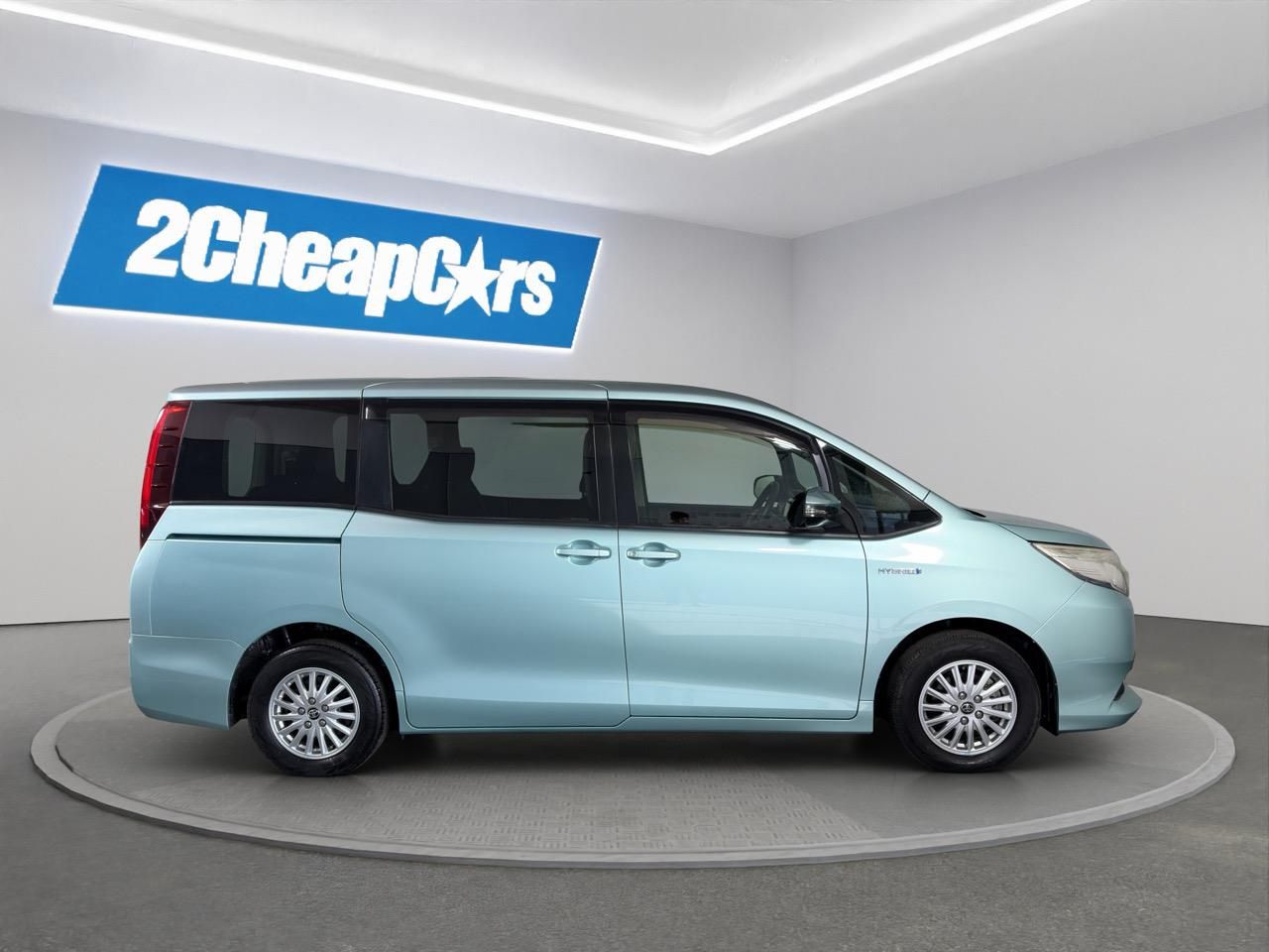 Vehicle image 4
