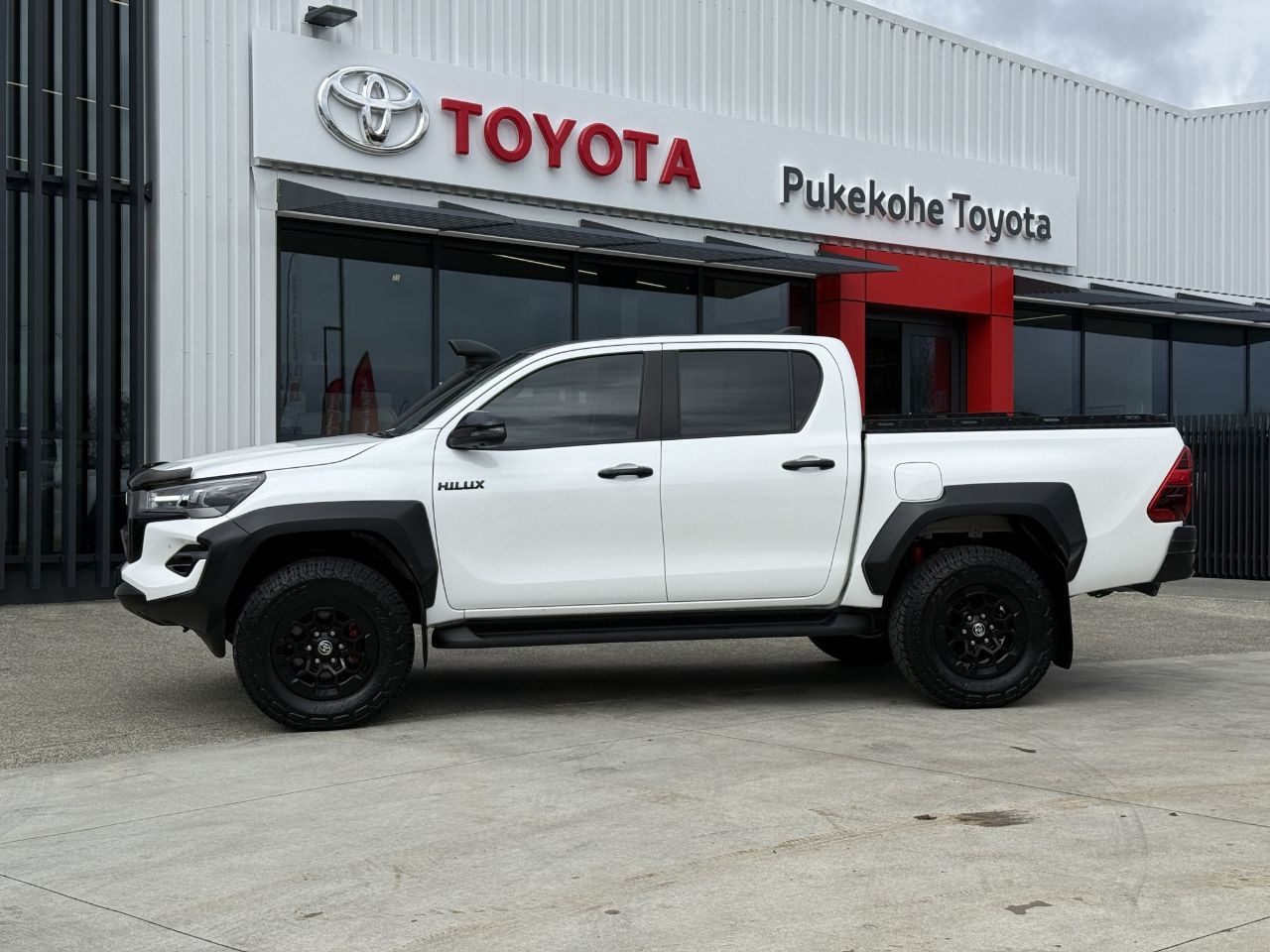 Vehicle image 4