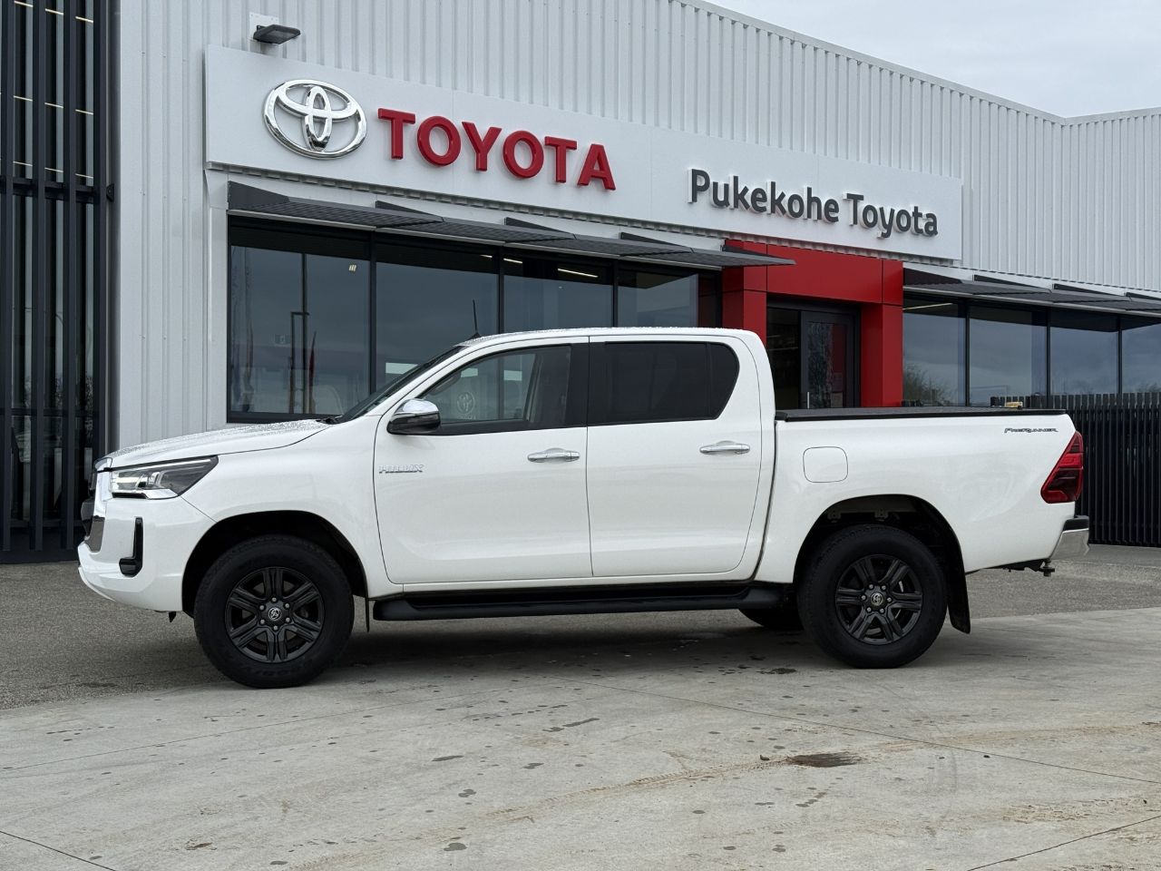 Vehicle image 4