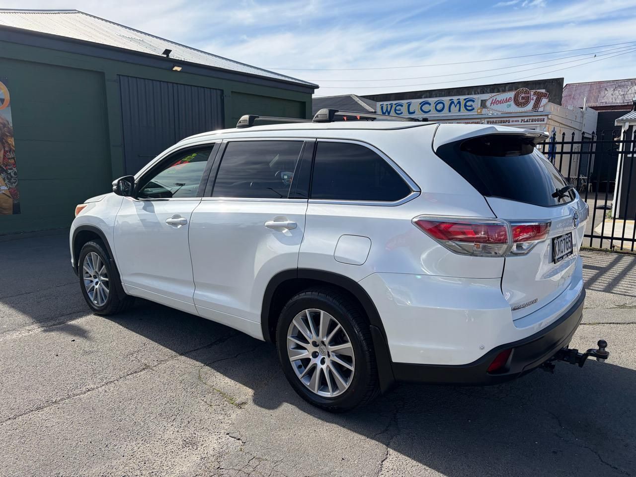 Vehicle image 4
