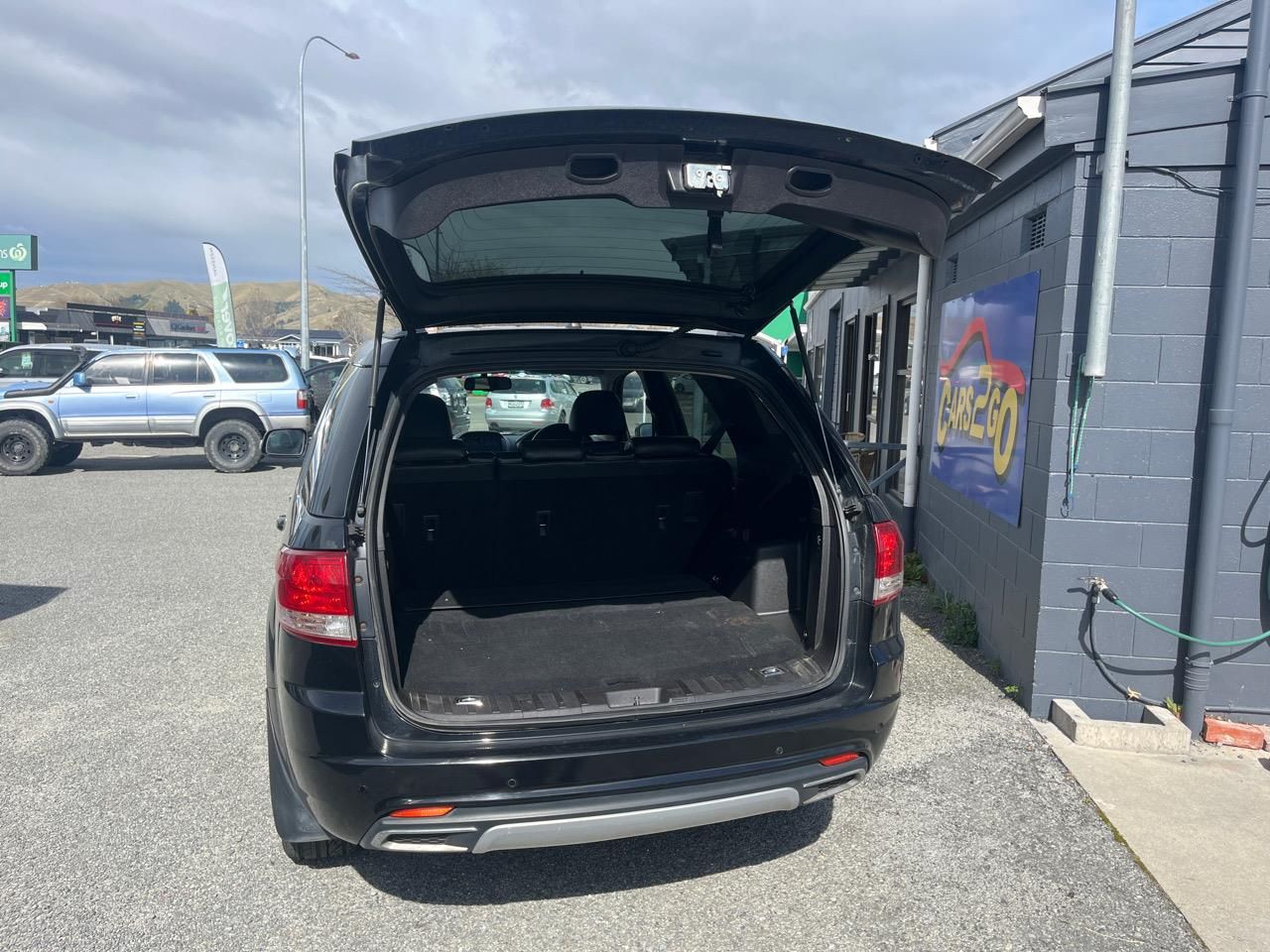 Vehicle image 3