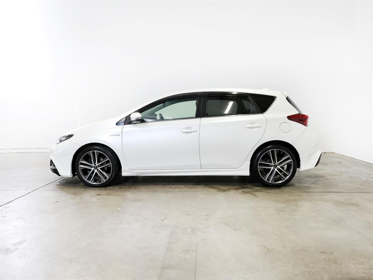 Vehicle image 5