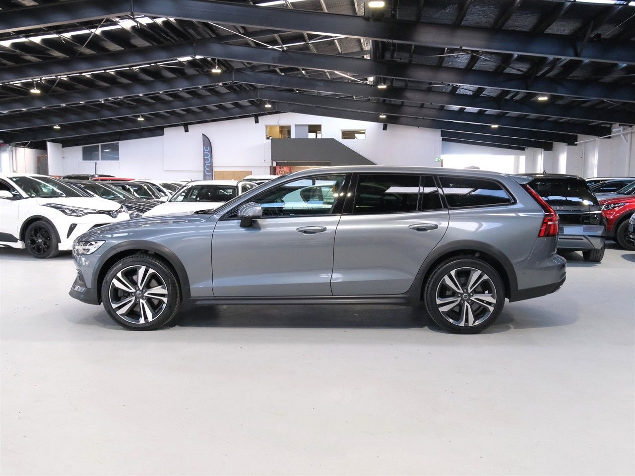 Vehicle image 5