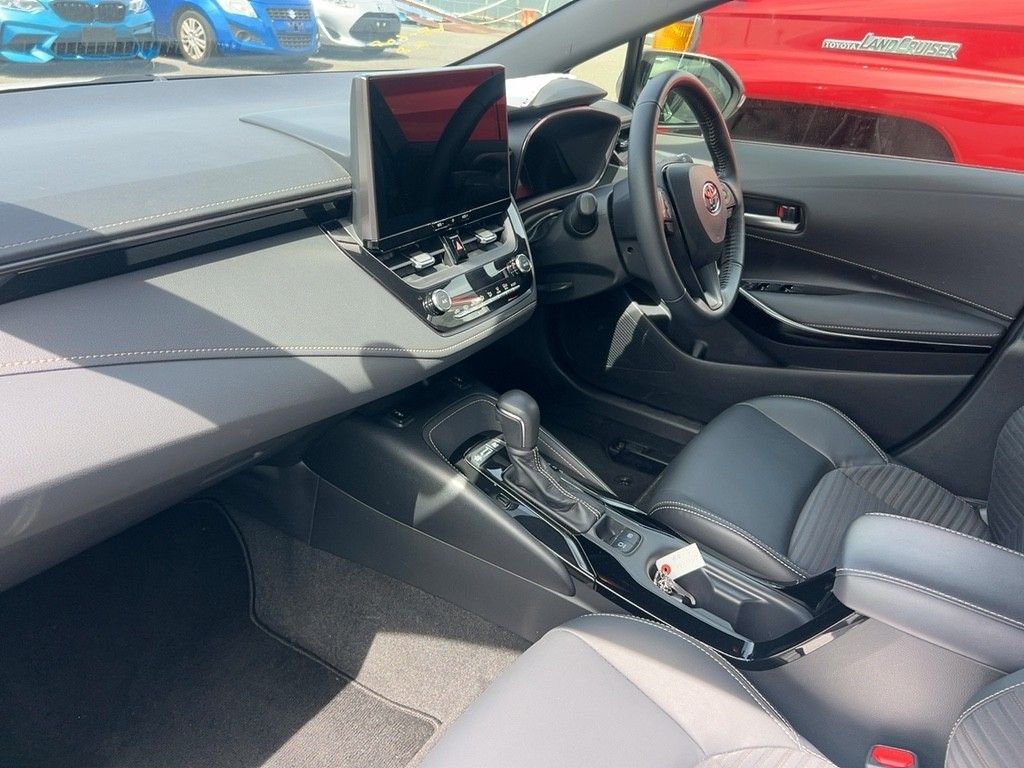Vehicle image 4