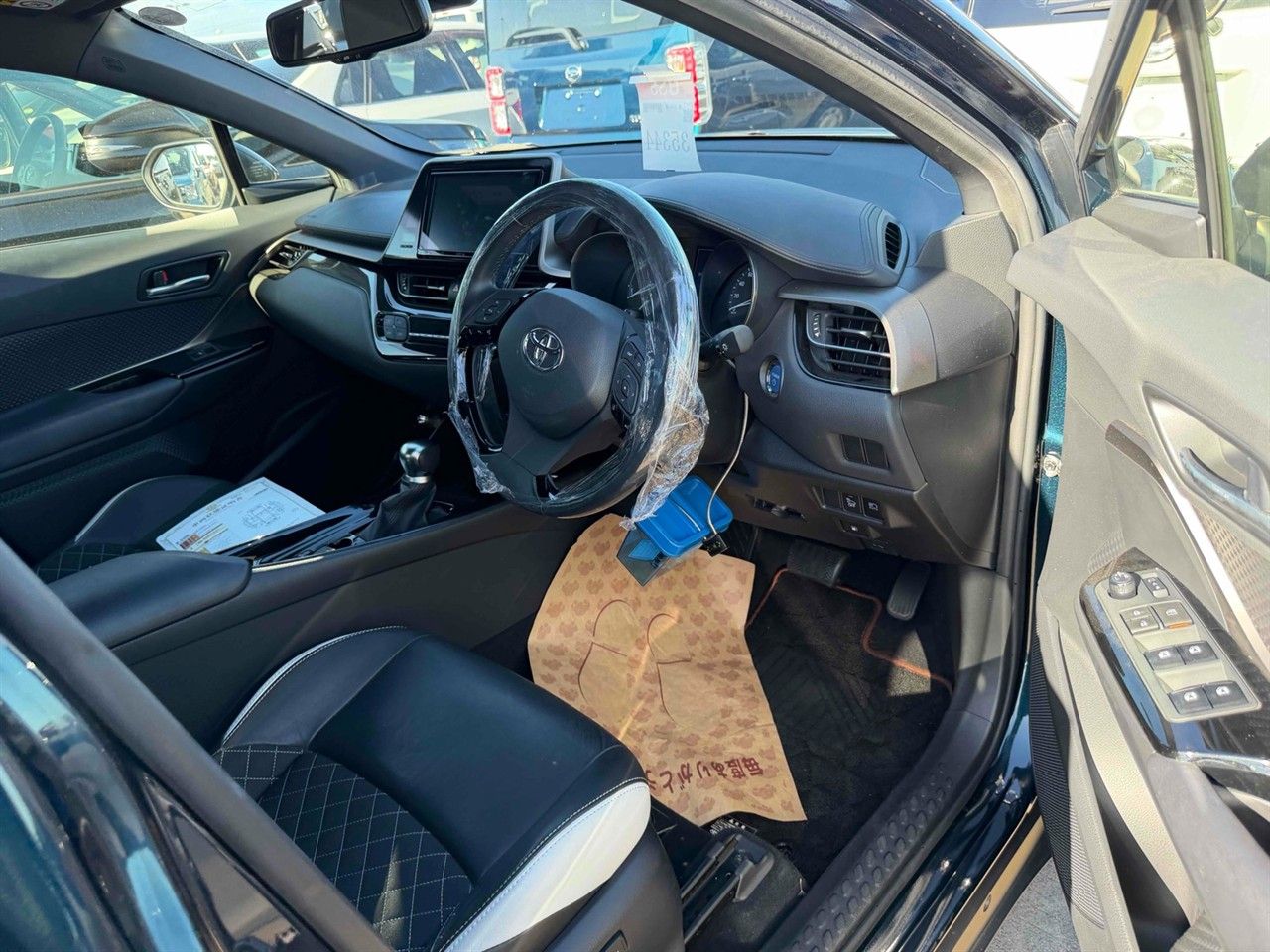 Vehicle image 4