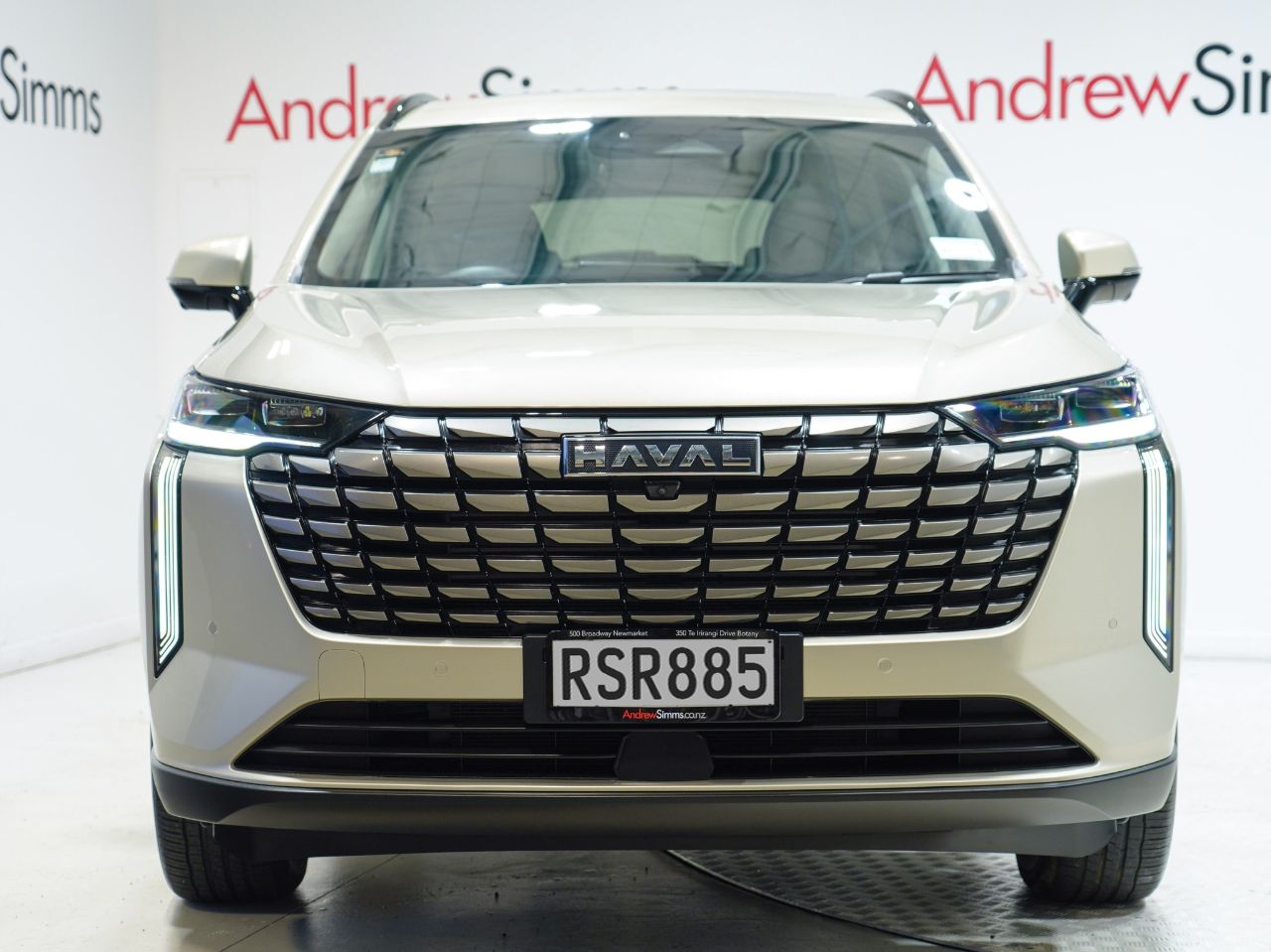 Vehicle image 4