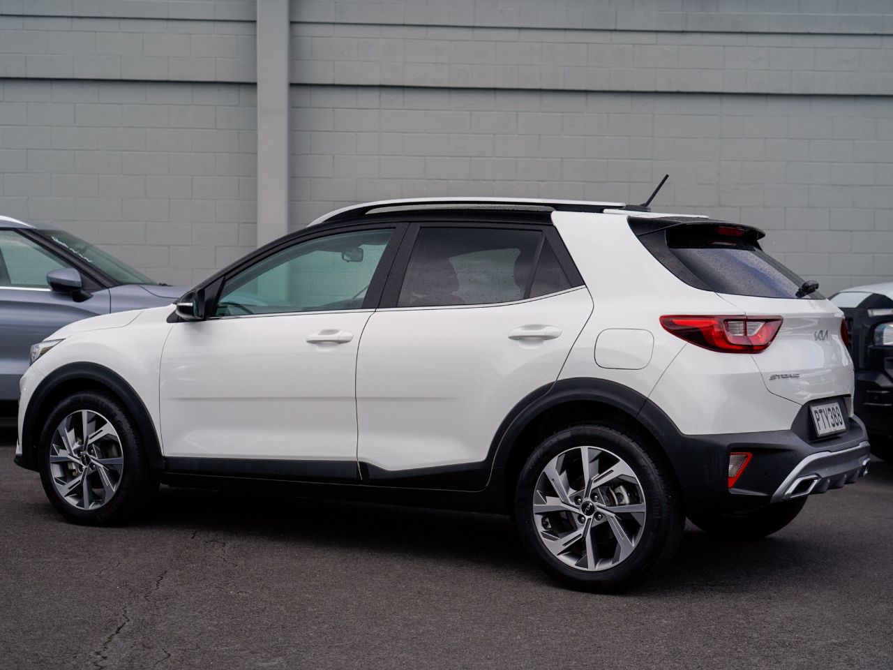 Vehicle image 3