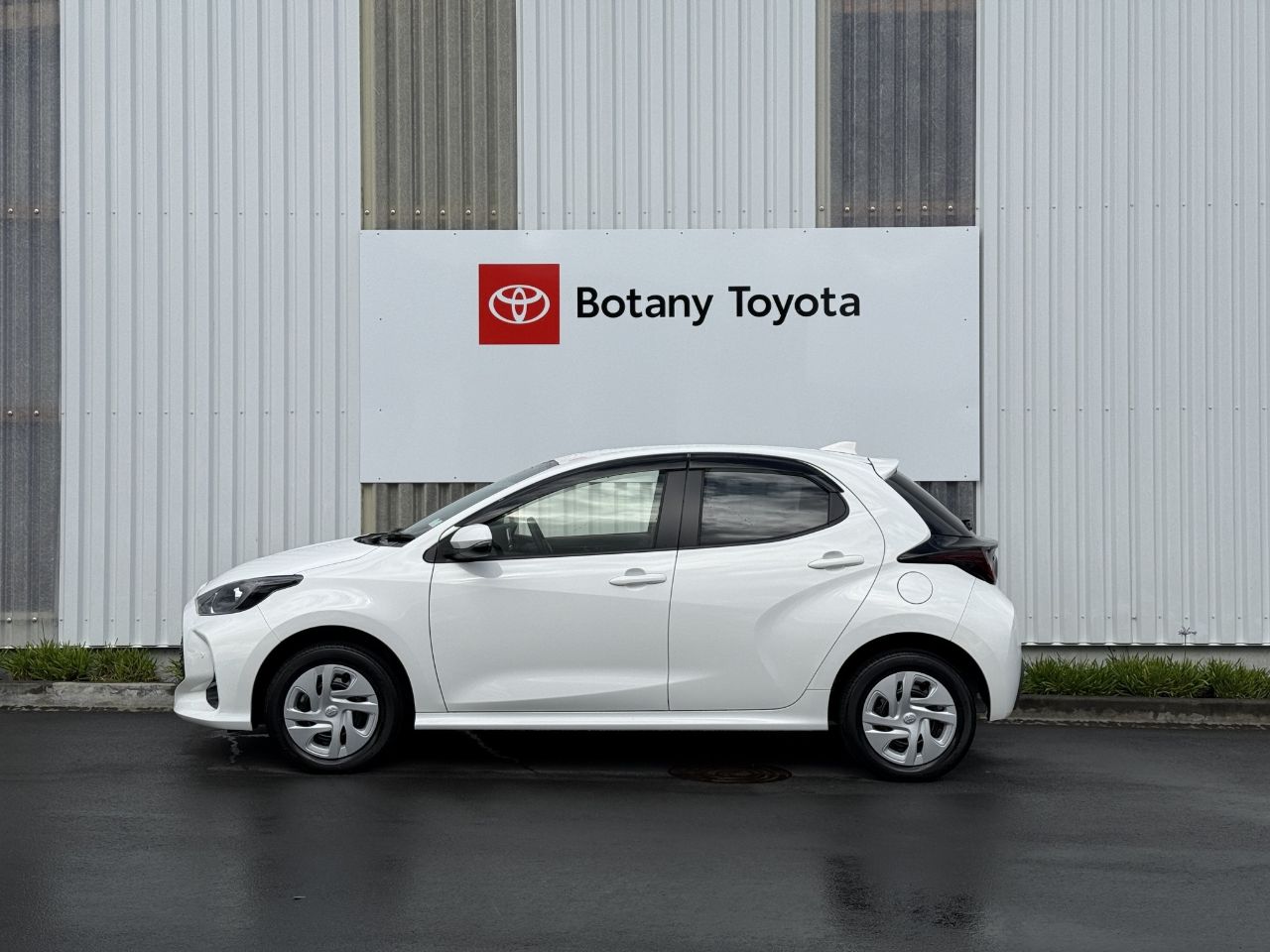 Vehicle image 5