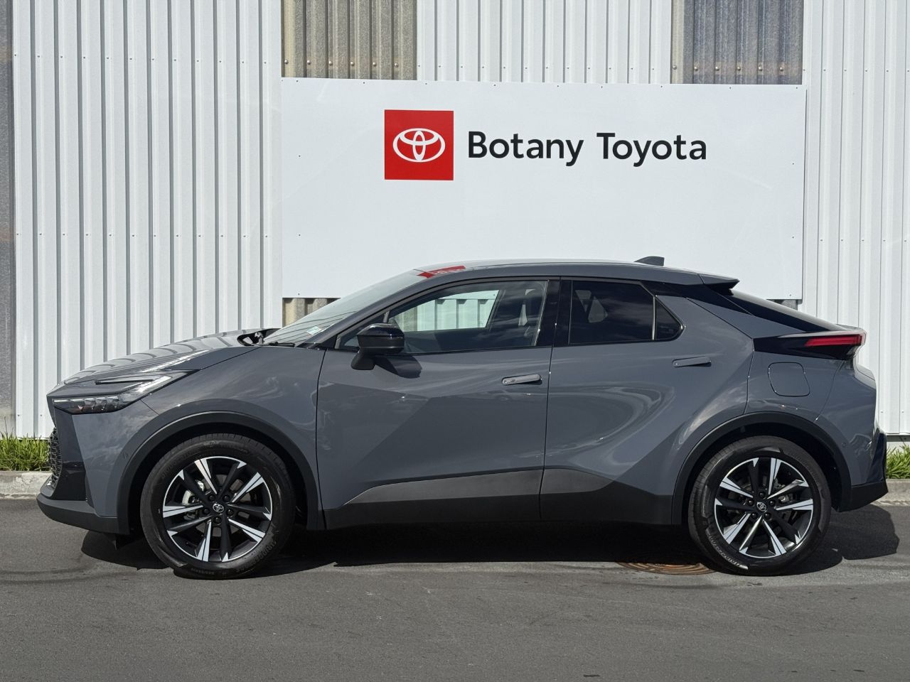 Vehicle image 5