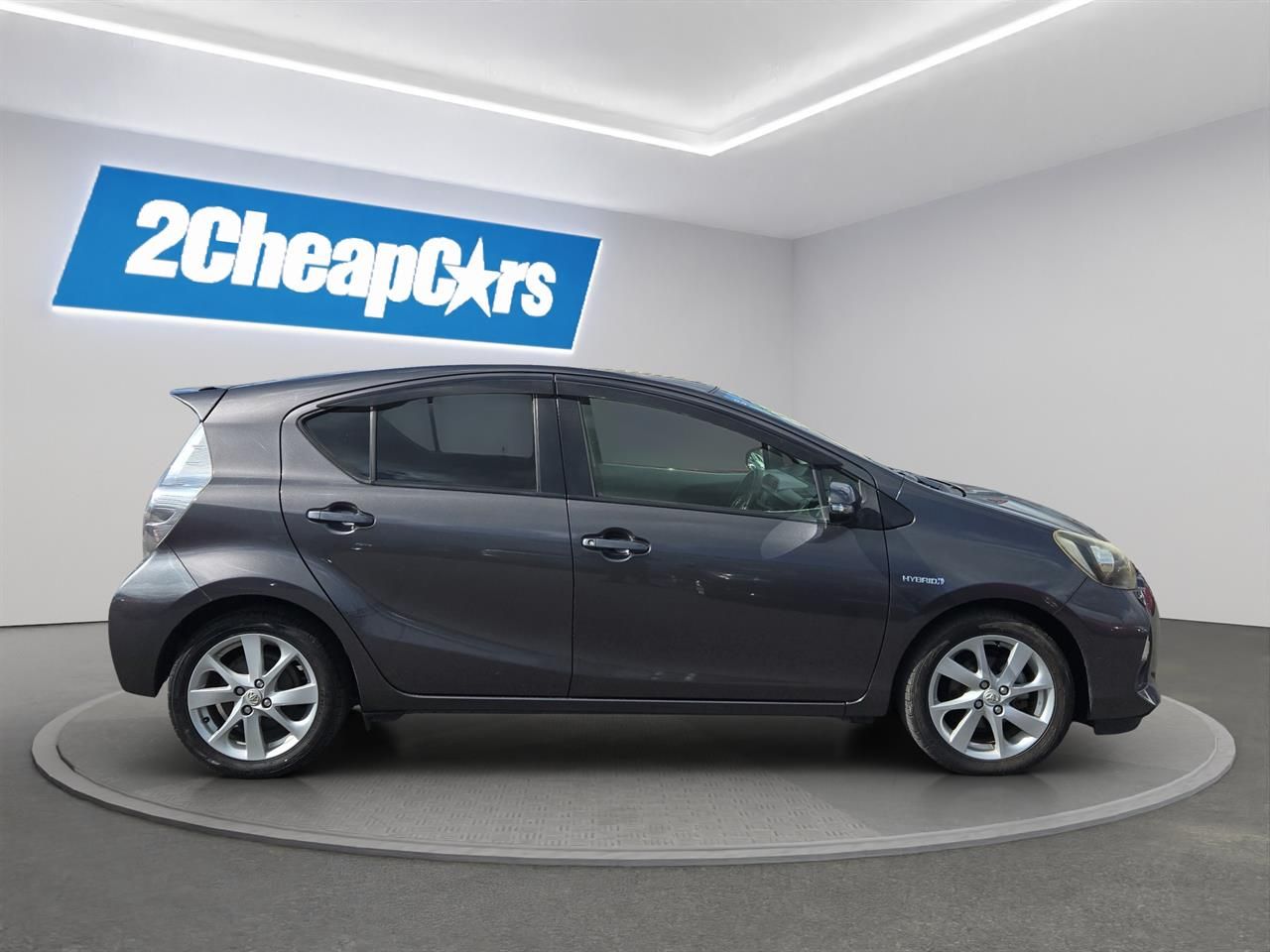 Vehicle image 4
