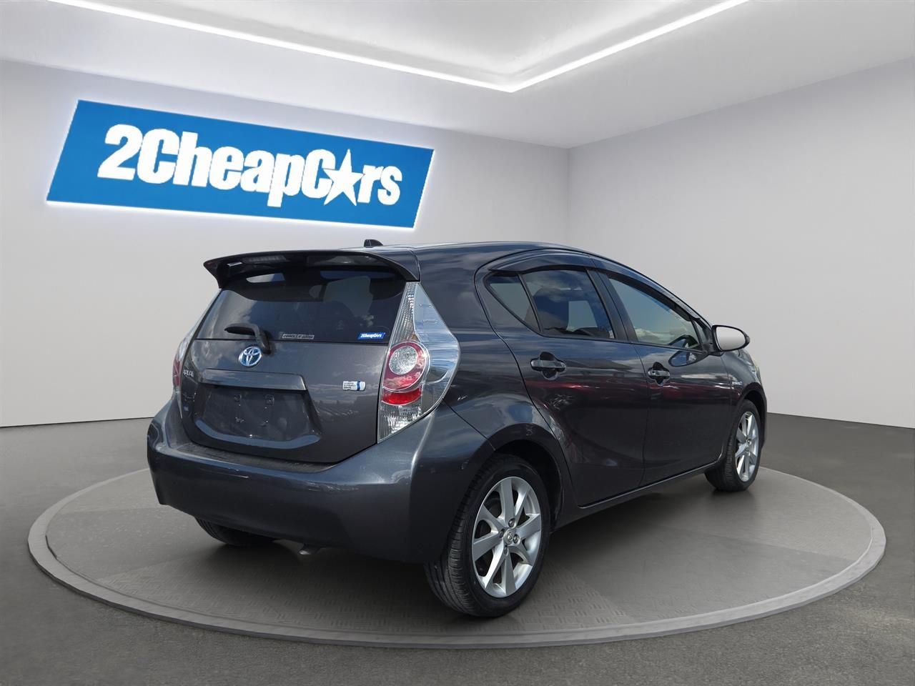 Vehicle image 5