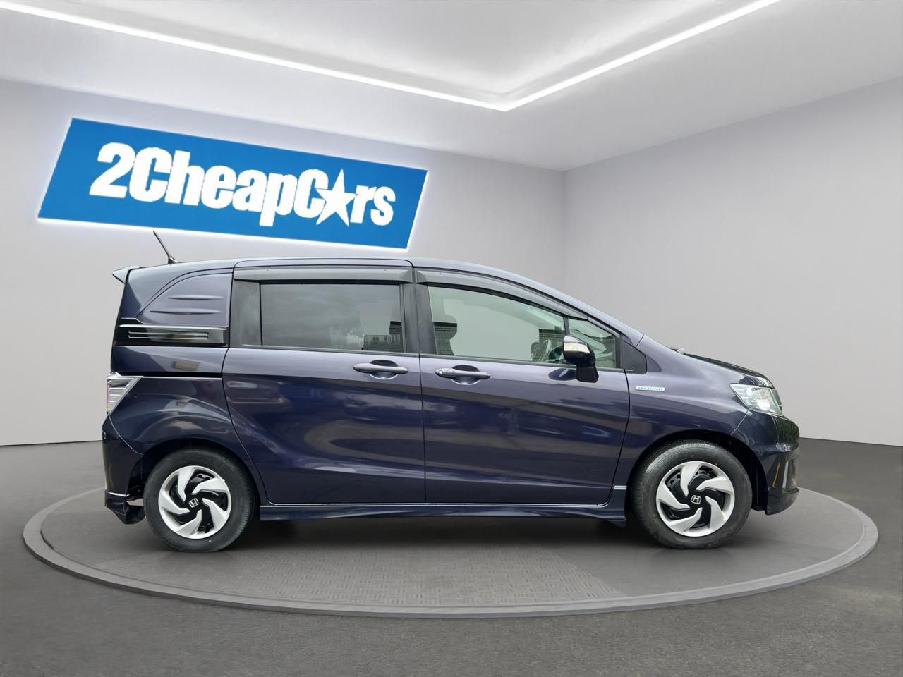 Vehicle image 4