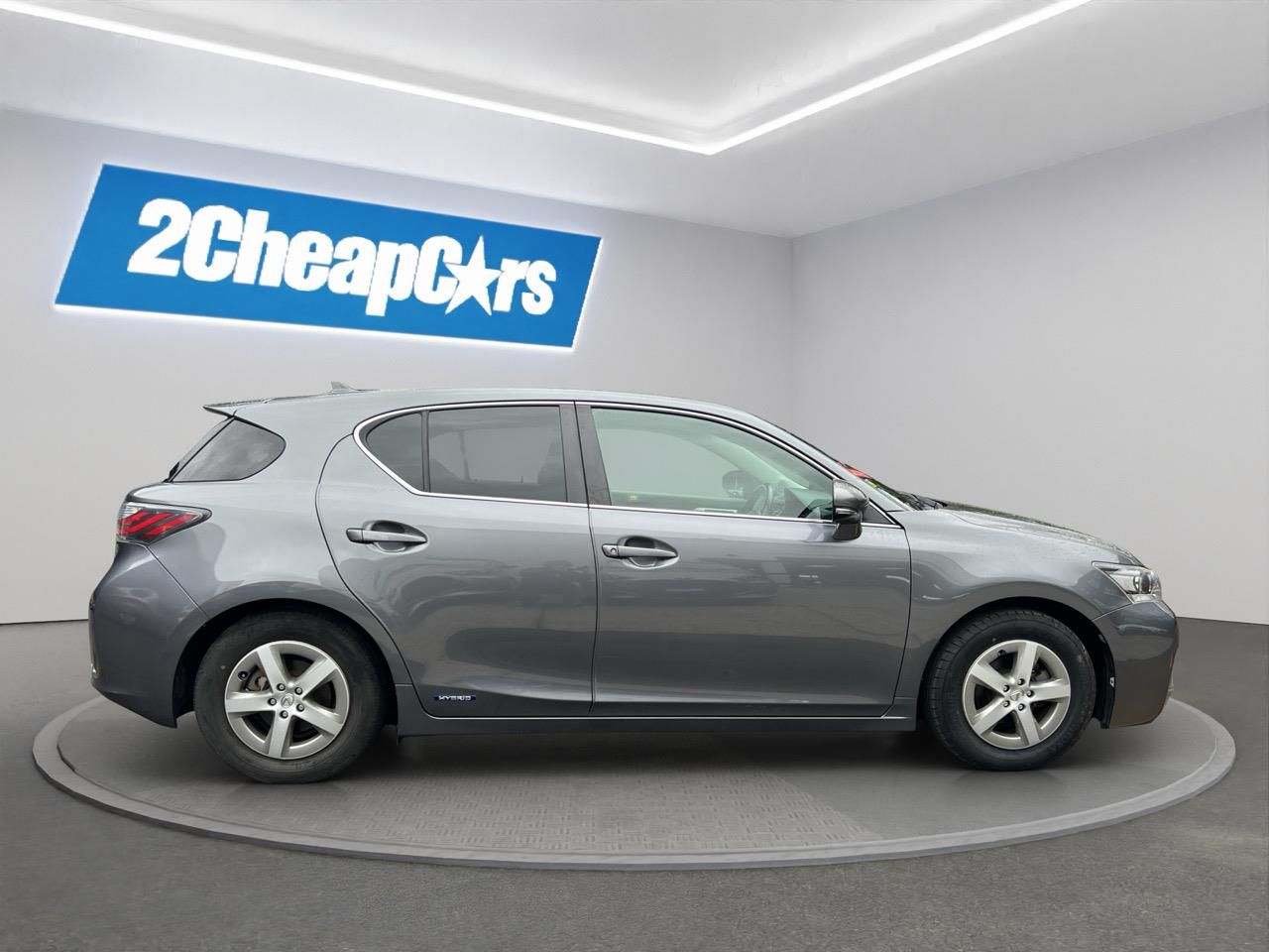 Vehicle image 4