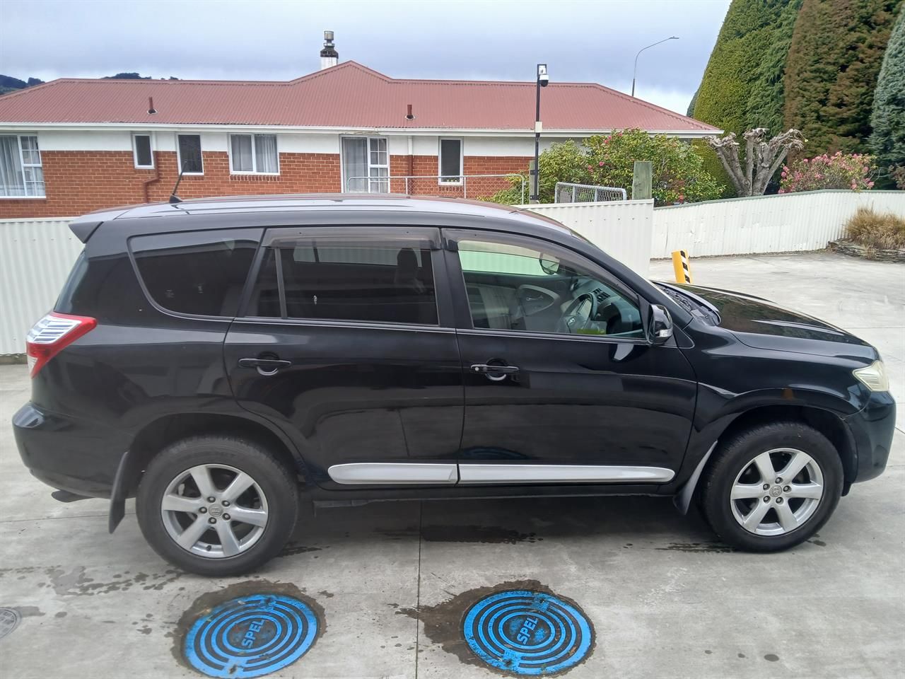 Vehicle image 5