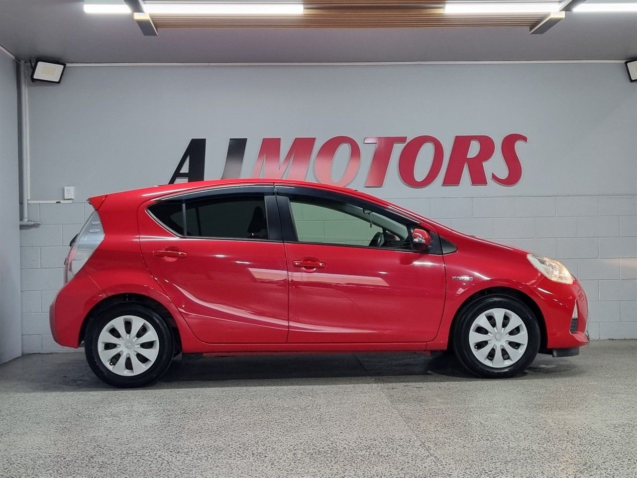 Vehicle image 5