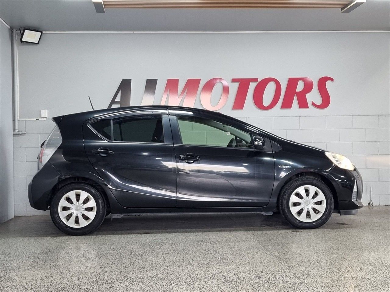 Vehicle image 5