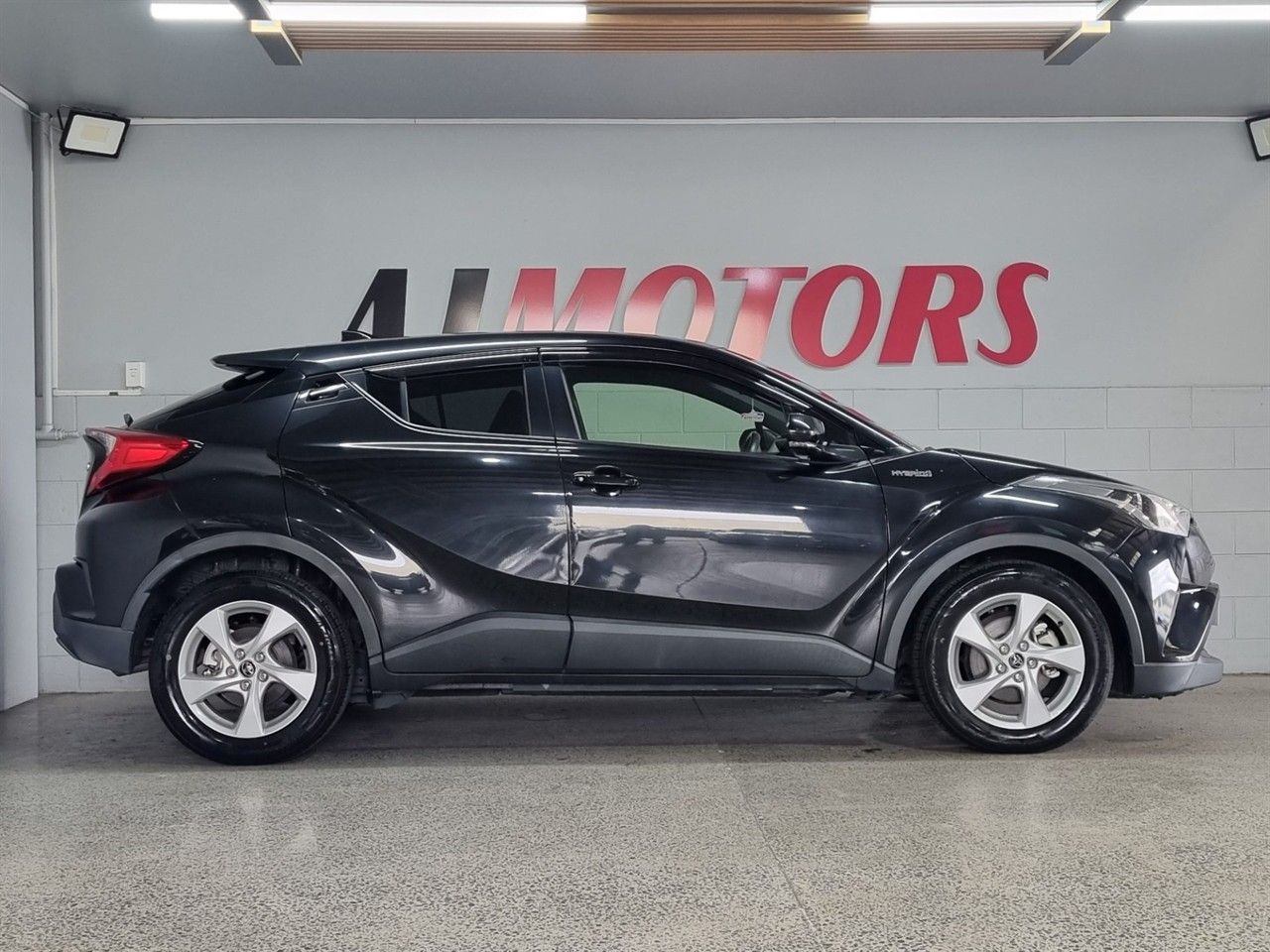 Vehicle image 5