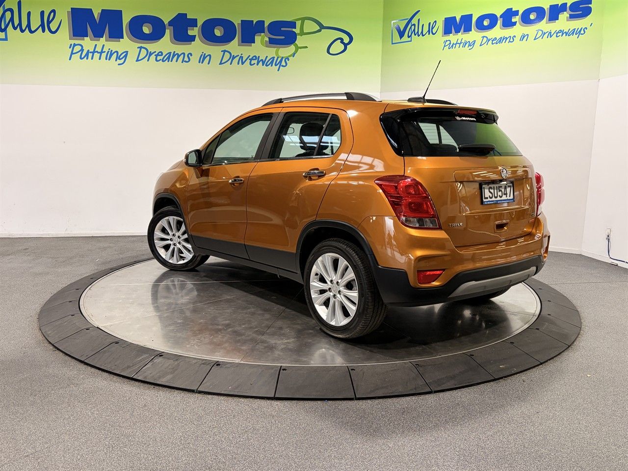 Vehicle image 5