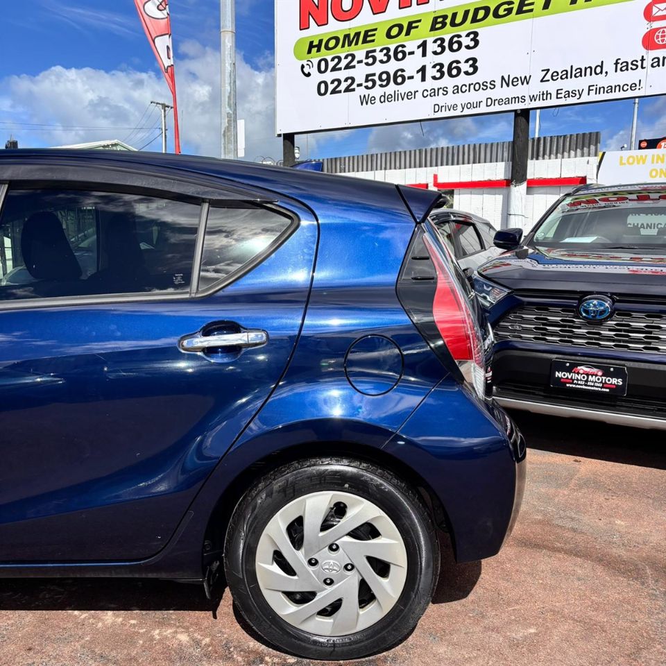 Vehicle image 5