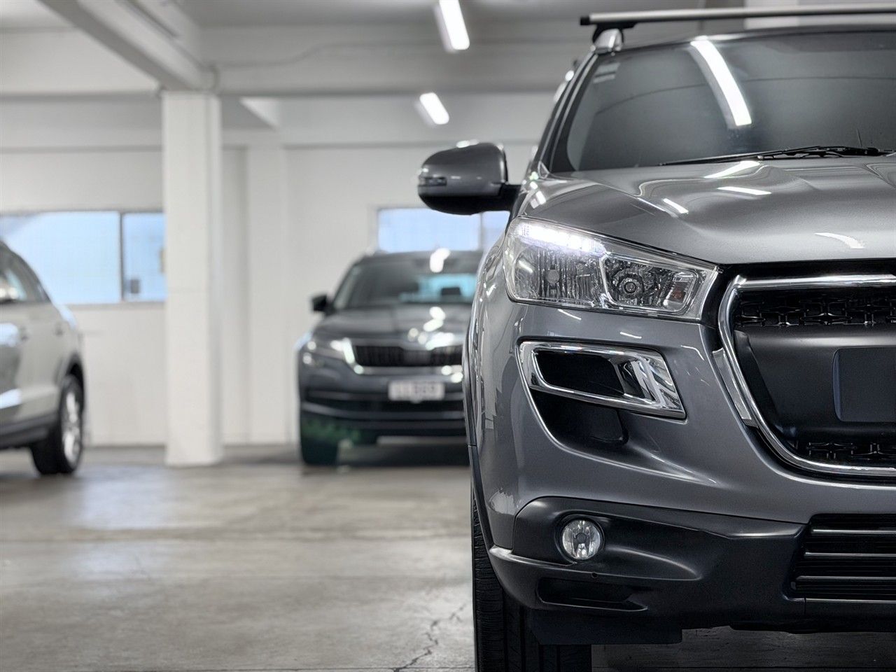 Vehicle image 5