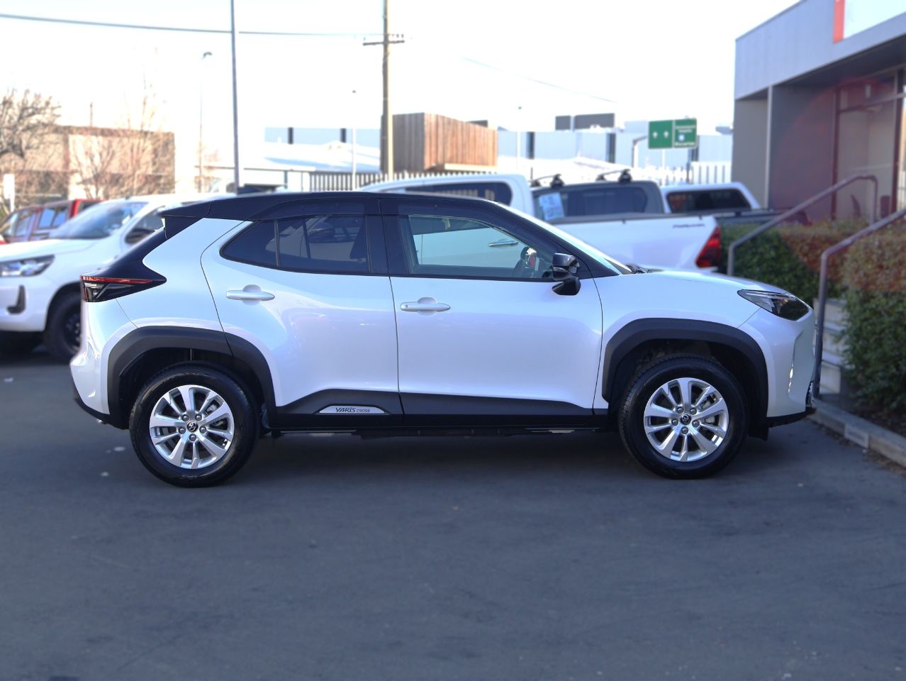 Vehicle image 4