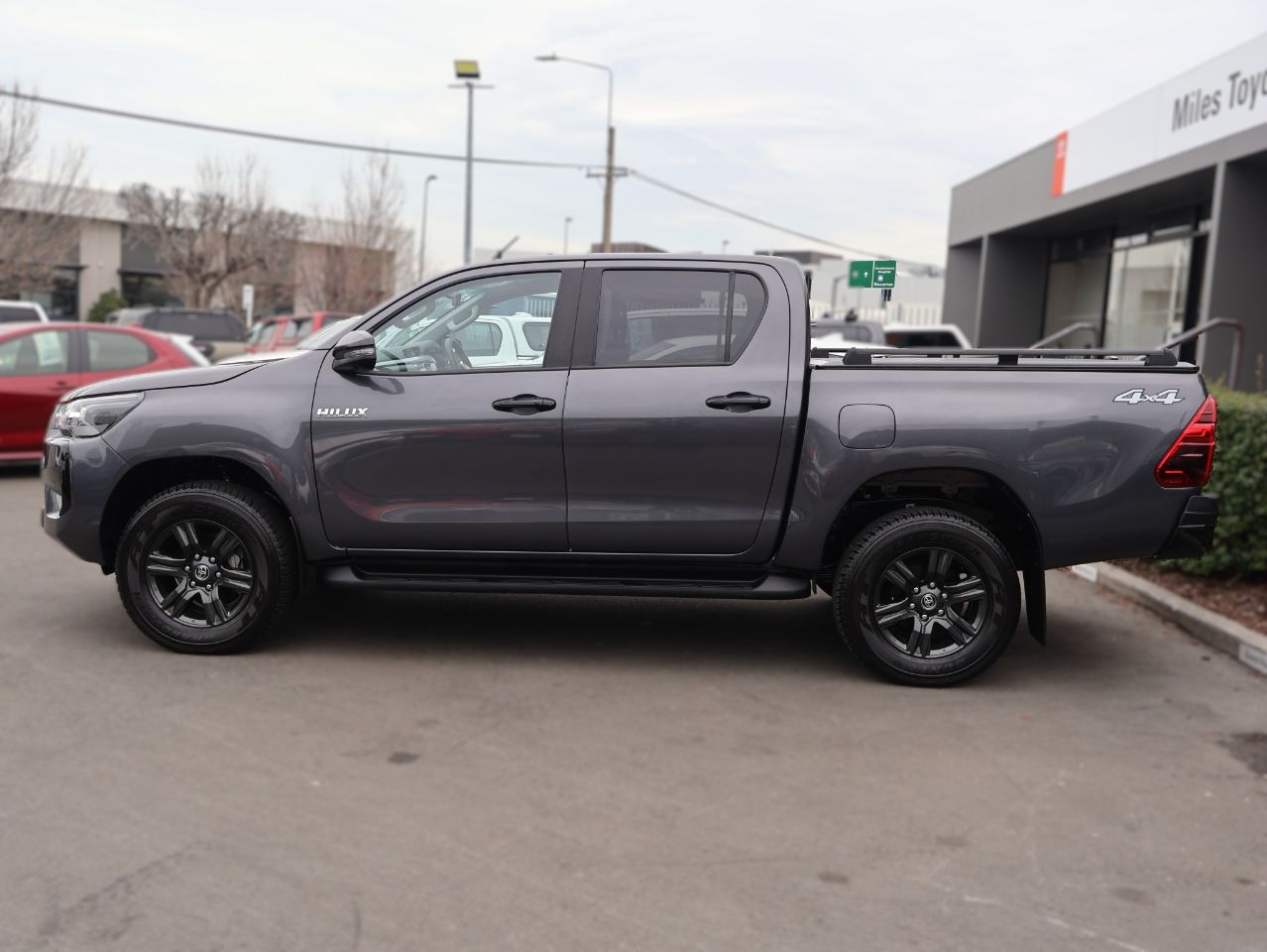 Vehicle image 4