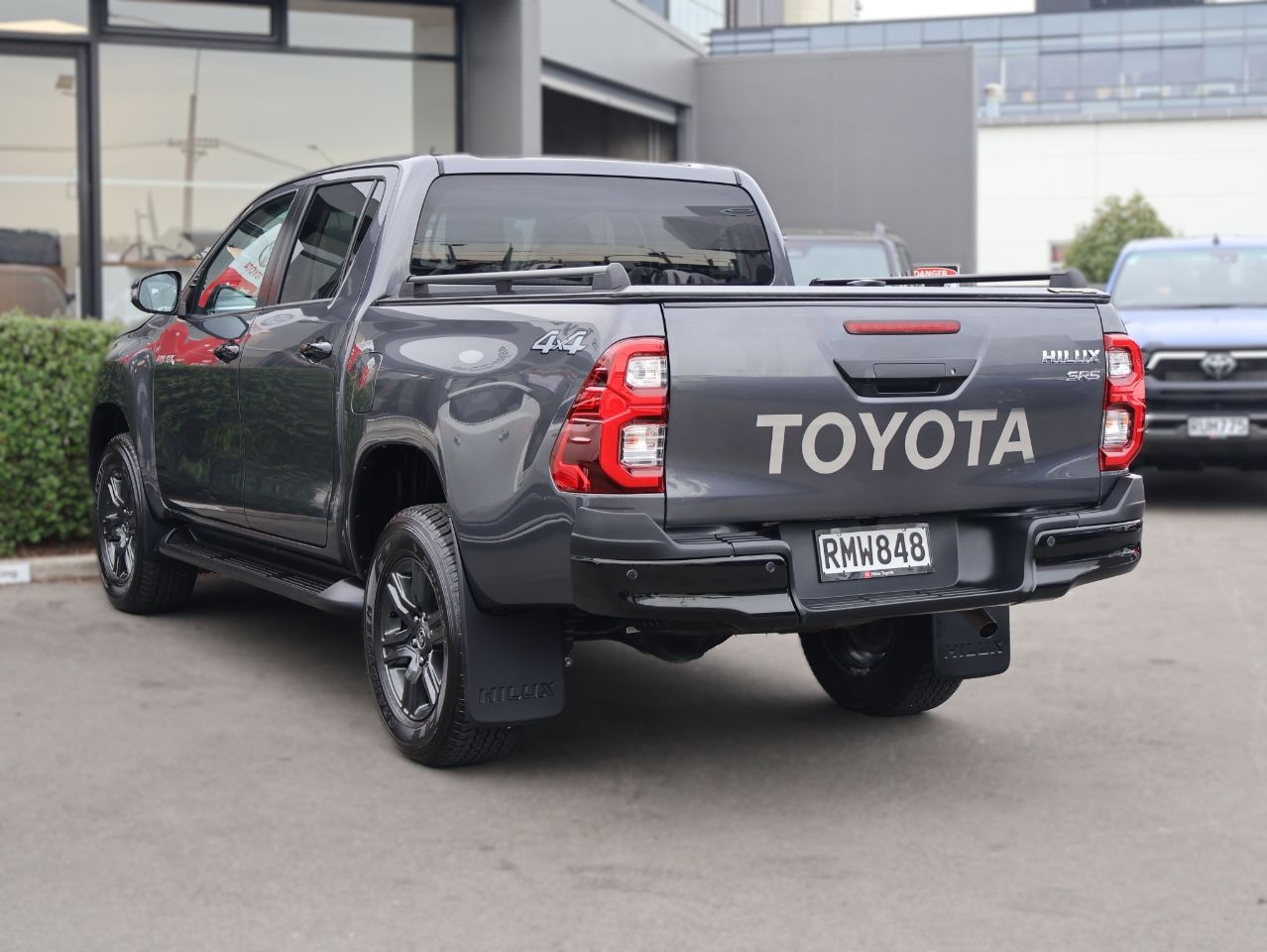 Vehicle image 5