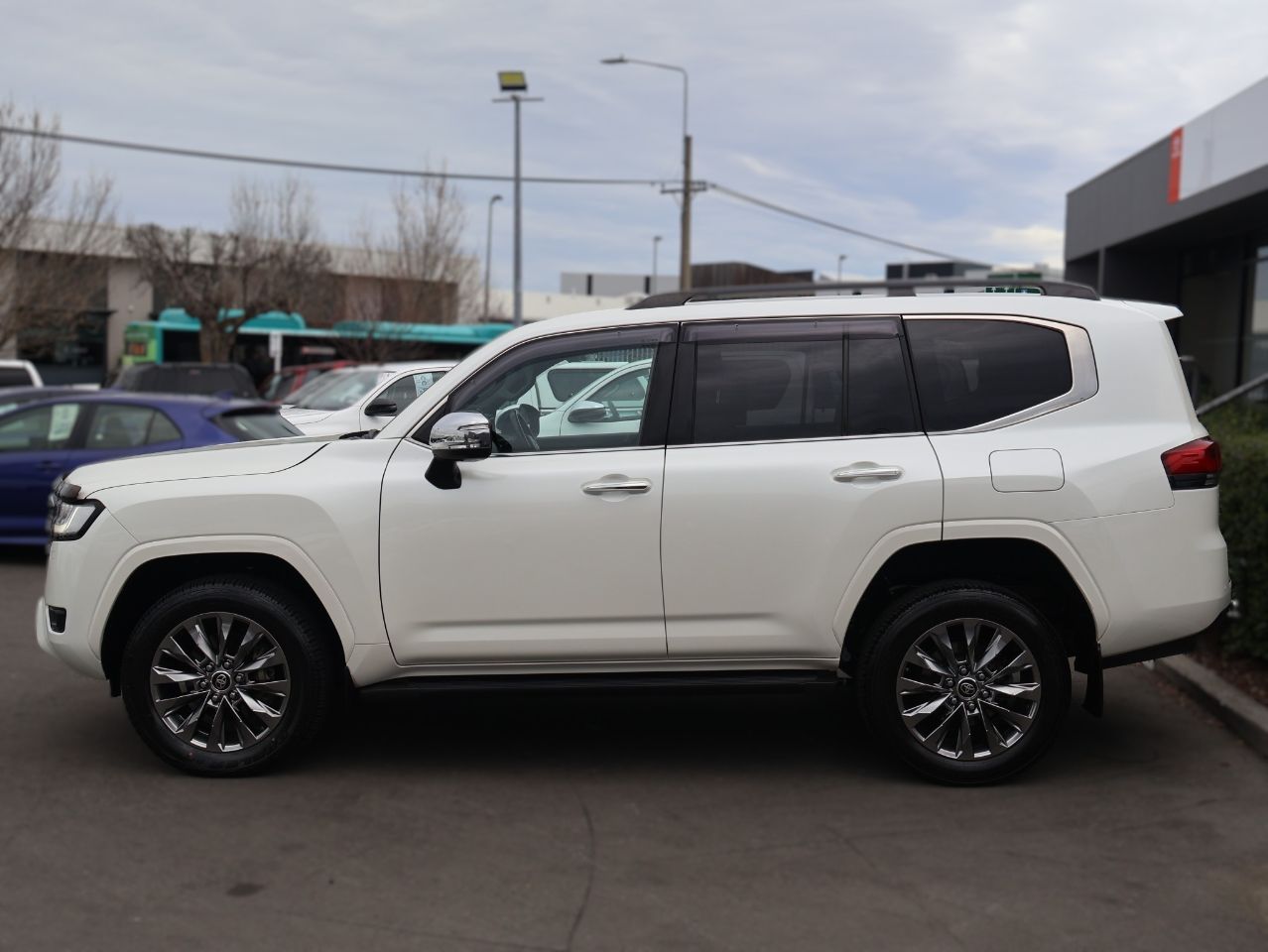 Vehicle image 4