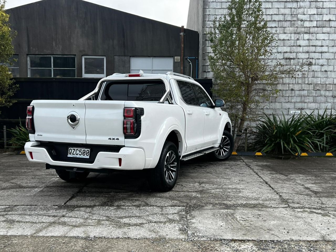 Vehicle image 3