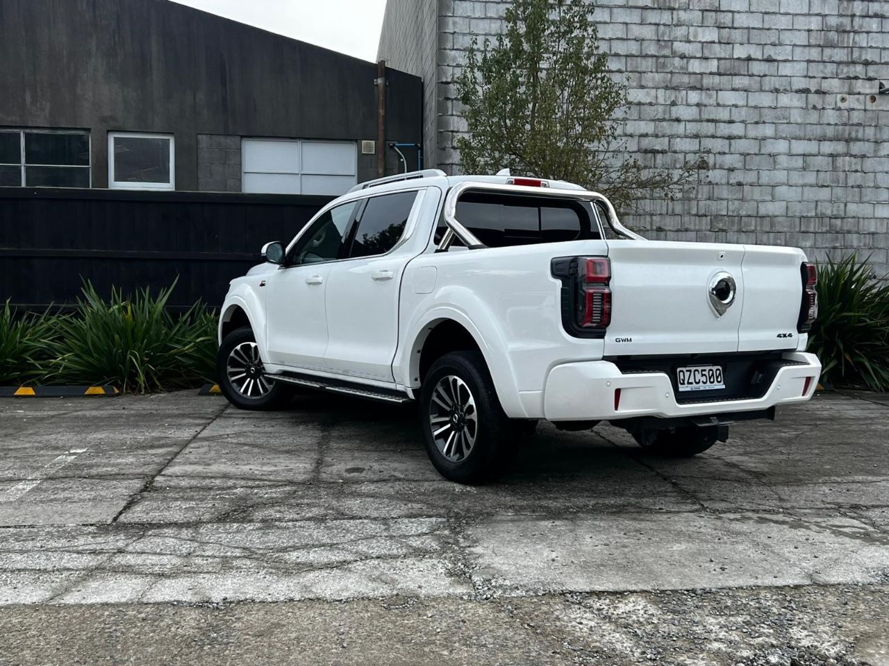 Vehicle image 4