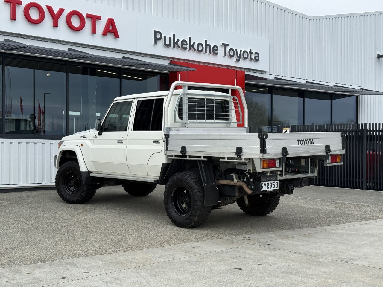 Vehicle image 5