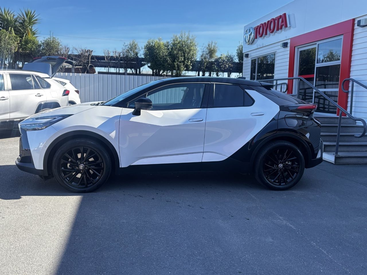 Vehicle image 3