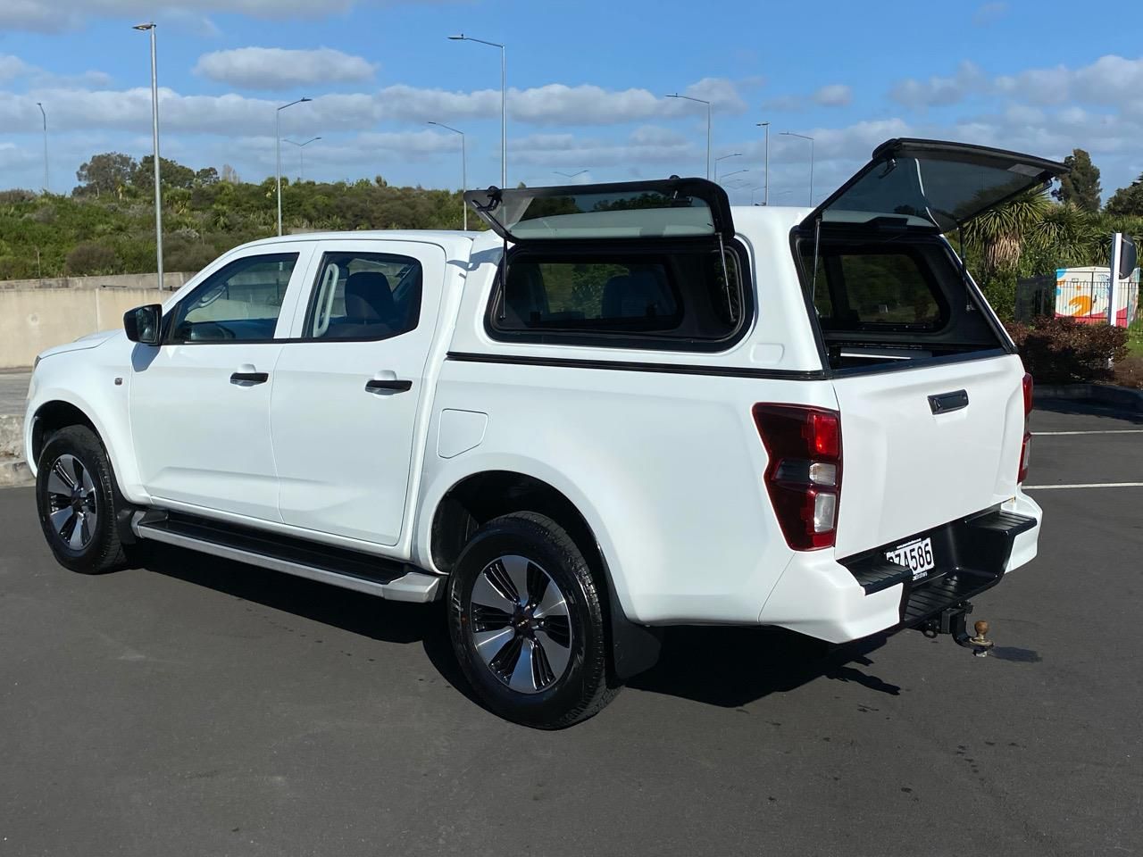 Vehicle image 3