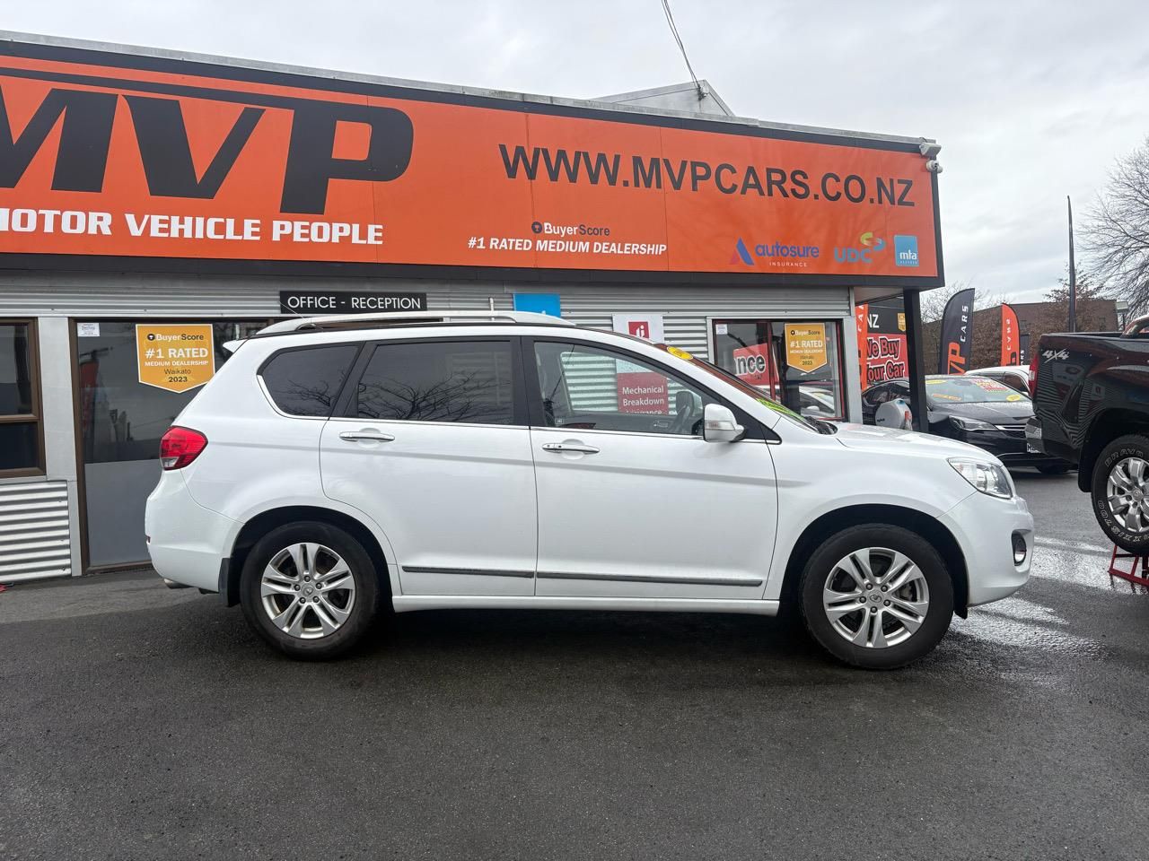 Vehicle image 3