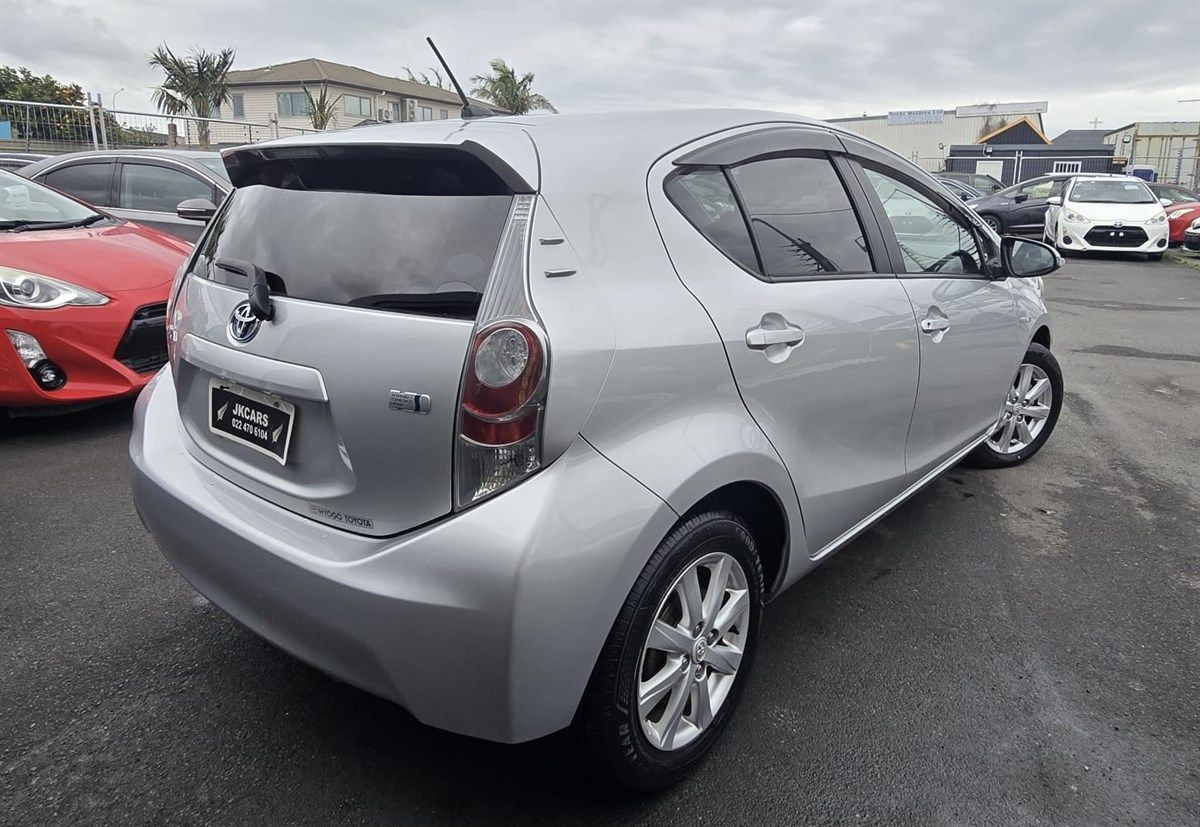 Vehicle image 4