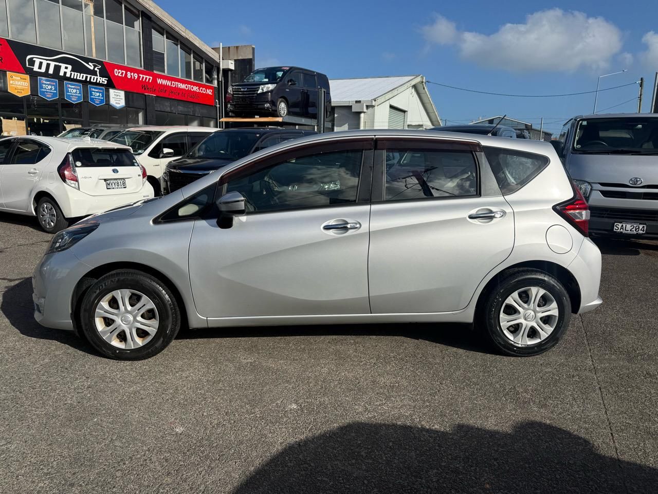 Vehicle image 5