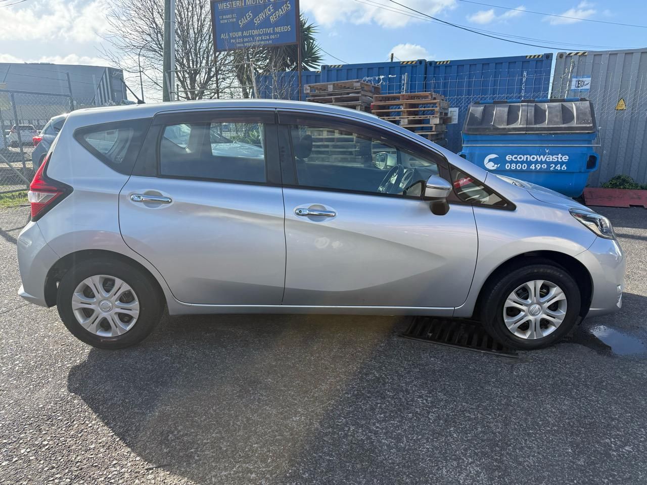 Vehicle image 5