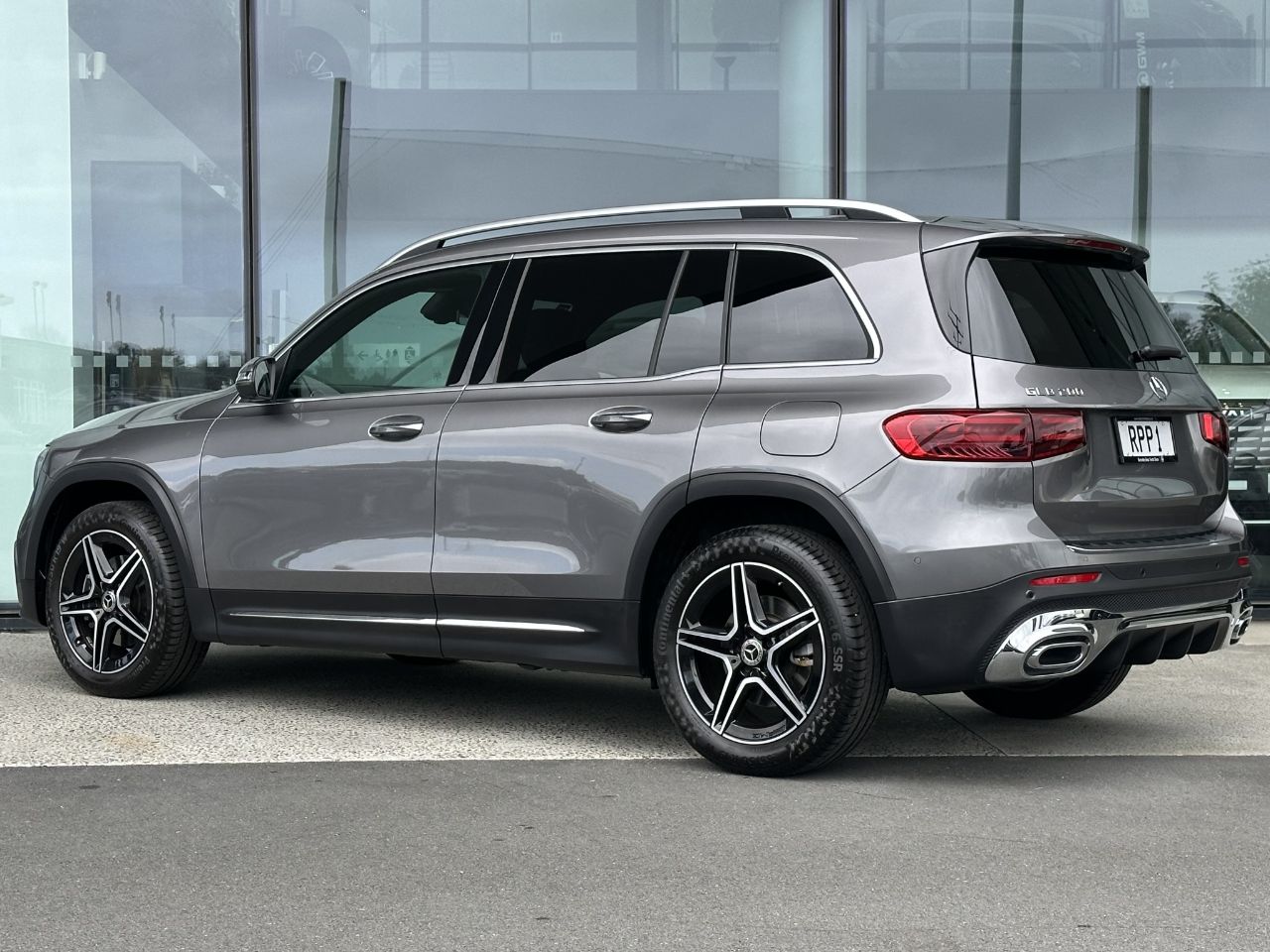 Vehicle image 5