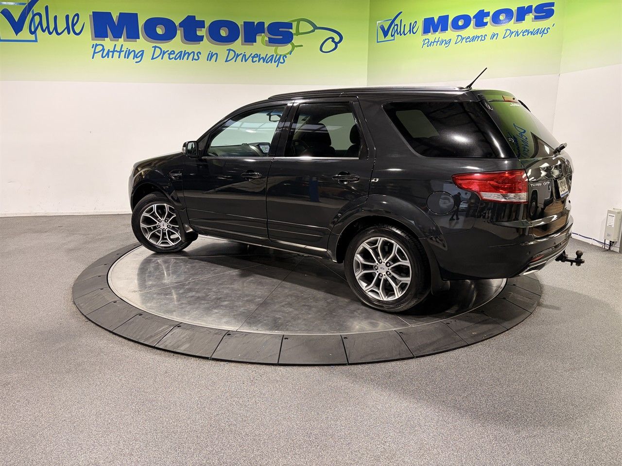 Vehicle image 5