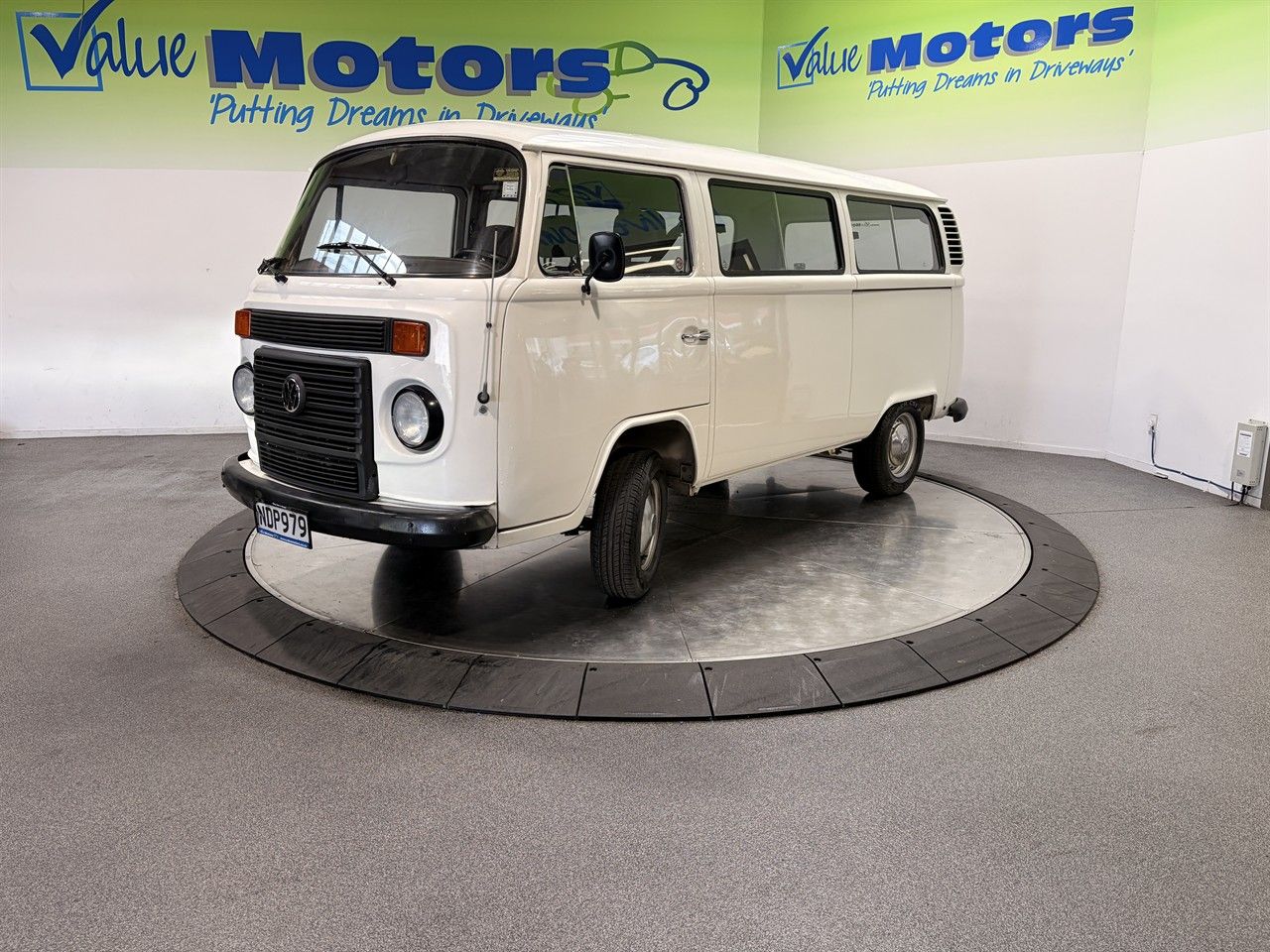 Vehicle image 3