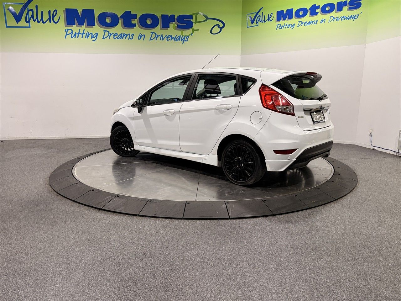 Vehicle image 5