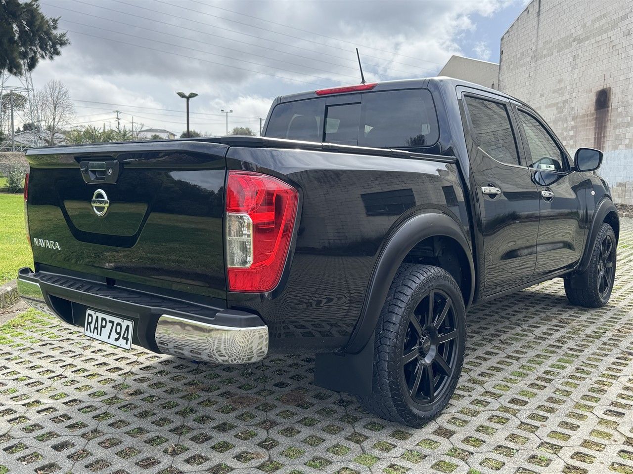 Vehicle image 5