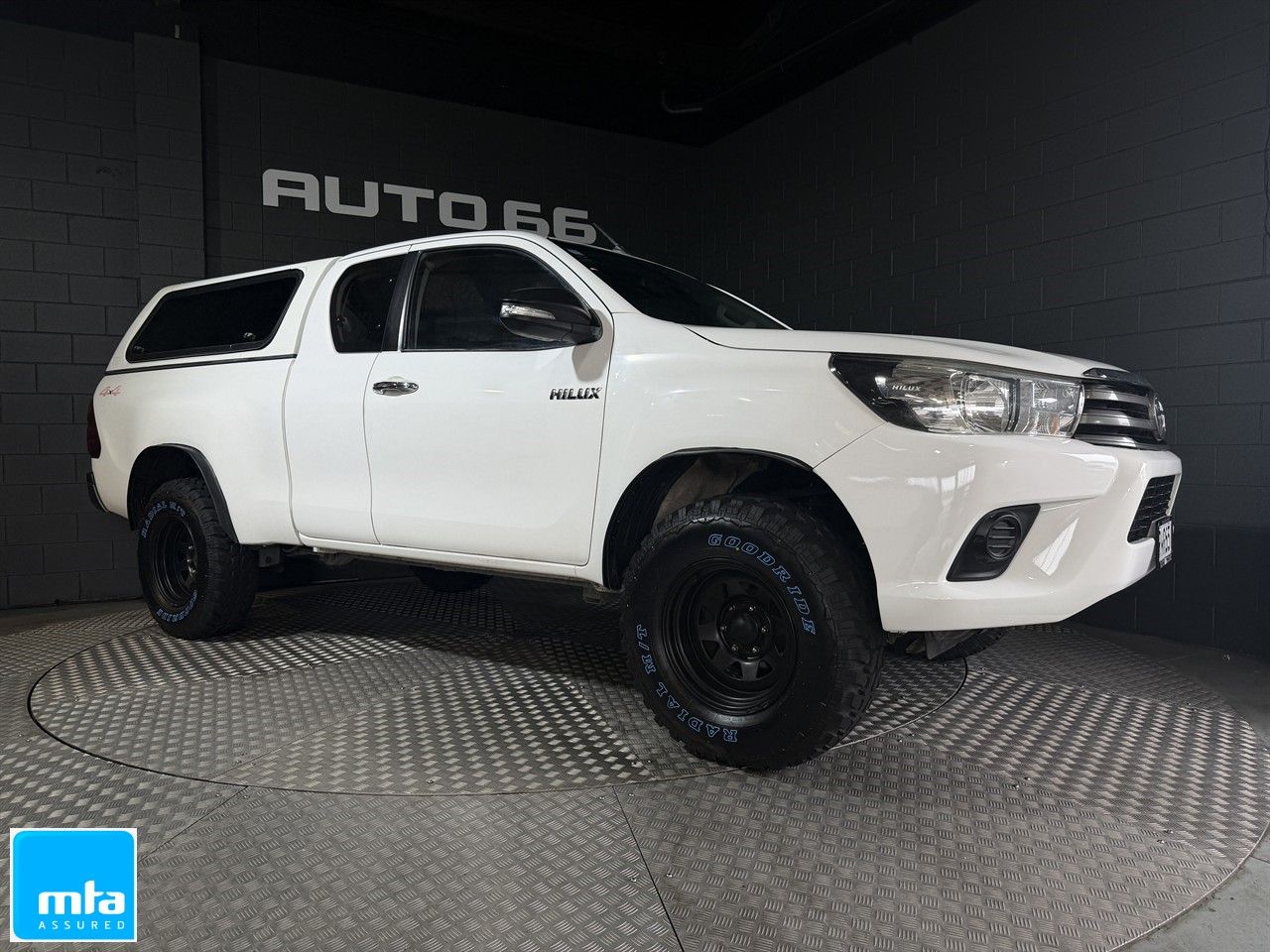 Vehicle image 5
